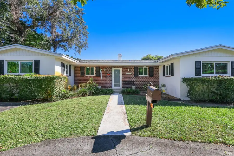 11339 NE 8th Ct, Biscayne Park, FL 33161 - Image #2