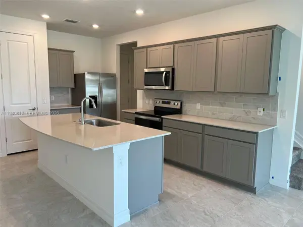 6121 Rancho Ln, Green Acres, FL 33415