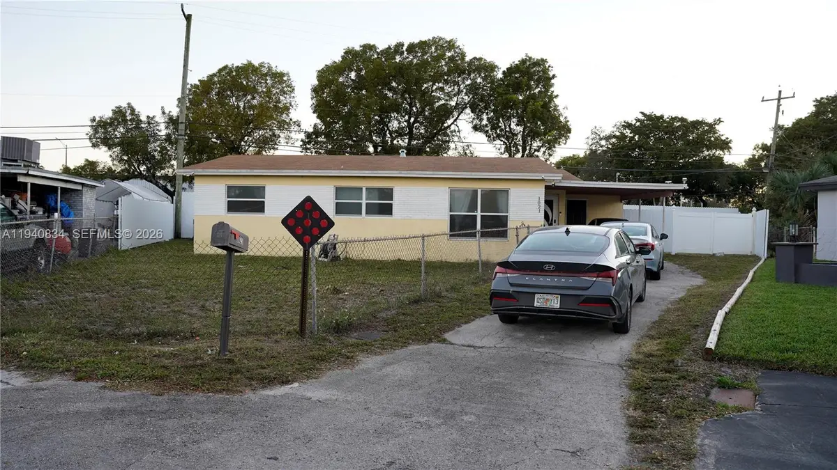 1021 NW 23rd Rd, Fort Lauderdale, FL 33311 - Image #1