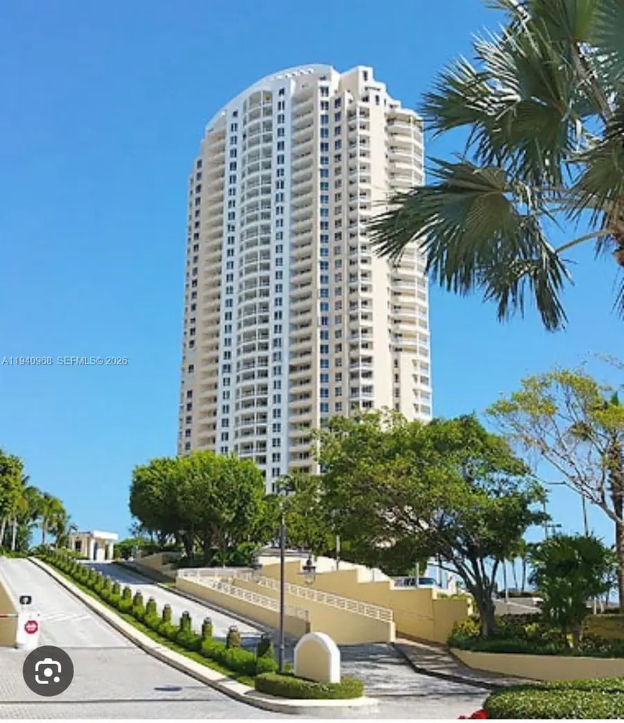 808 Brickell Key Dr #1202, Miami, FL 33131 - Image #2