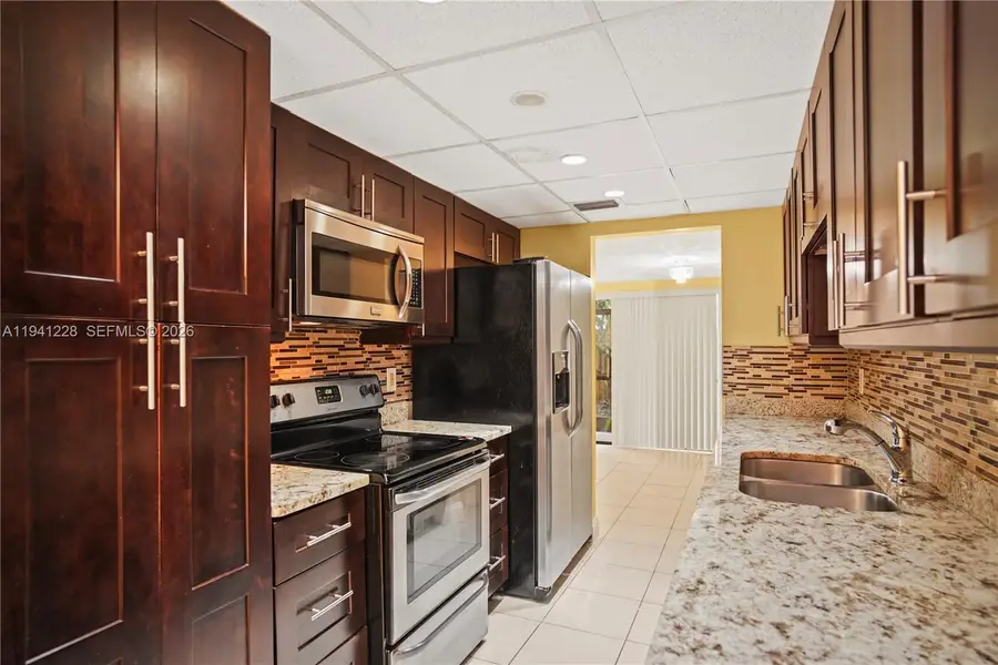 8011 NW 27th Pl, Sunrise, FL 33322 - Image #2