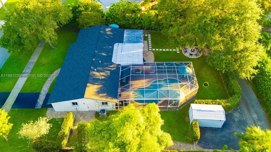 312 N Luna Ct, Hollywood, FL 33021 - Image #2