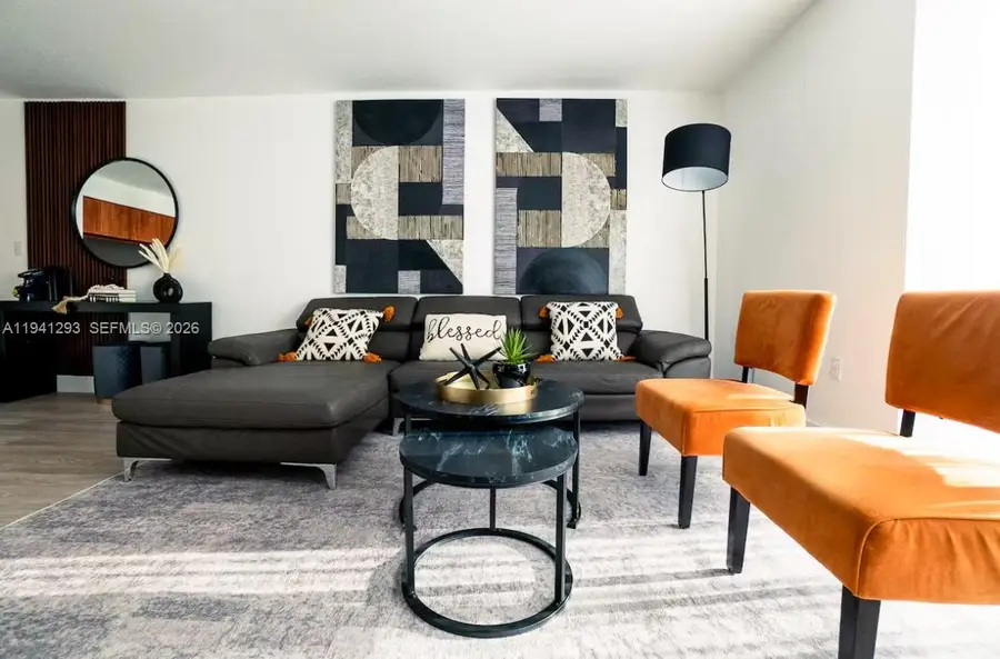 1200 Brickell Bay Dr #3524, Miami, FL 33131 - Image #3