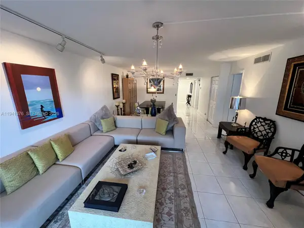 408 Lakeview Dr #102, Weston, FL 33326