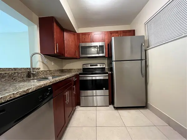 3700 NW 21st St #304, Lauderdale Lakes, FL 33311