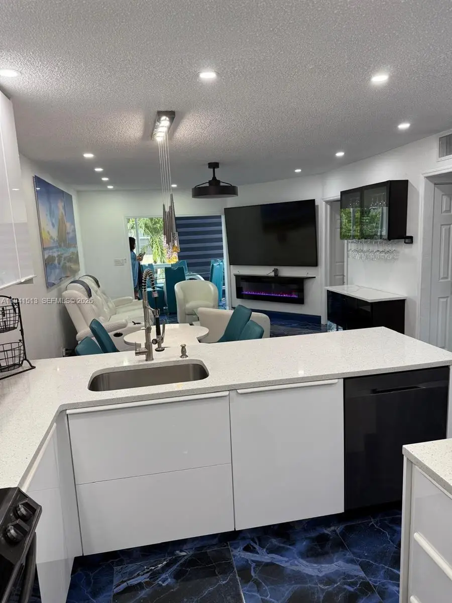 5121 W Oakland Park Blvd #212, Lauderdale Lakes, FL 33313 - Image #2