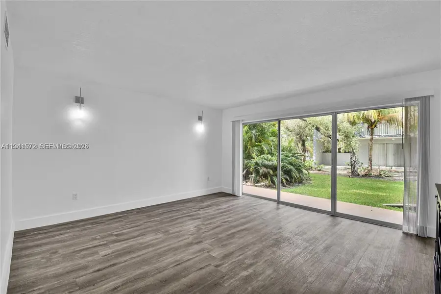 9371 Fontainebleau Blvd #I101, Miami, FL 33172 - Image #3