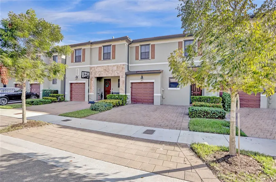 10025 W 32nd Ln, Hialeah, FL 33018 - Image #2