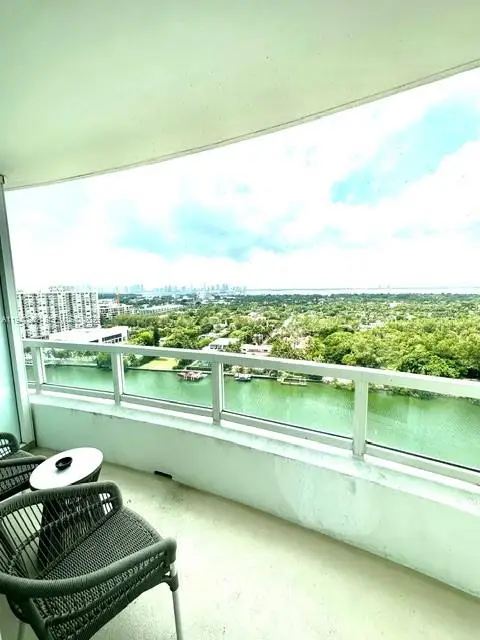 4401 Collins Ave #1817, Miami Beach, FL 33140