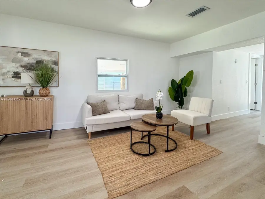 953 NE 37th St, Oakland Park, FL 33334 - Image #3