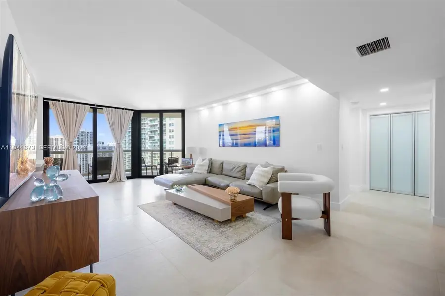 20191 E Country Club Dr #2202, Aventura, FL 33180 - Image #3