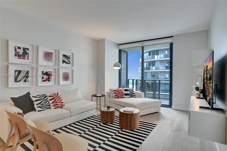 45 SW 9th St #3807, Miami, FL 33130 - Image #3