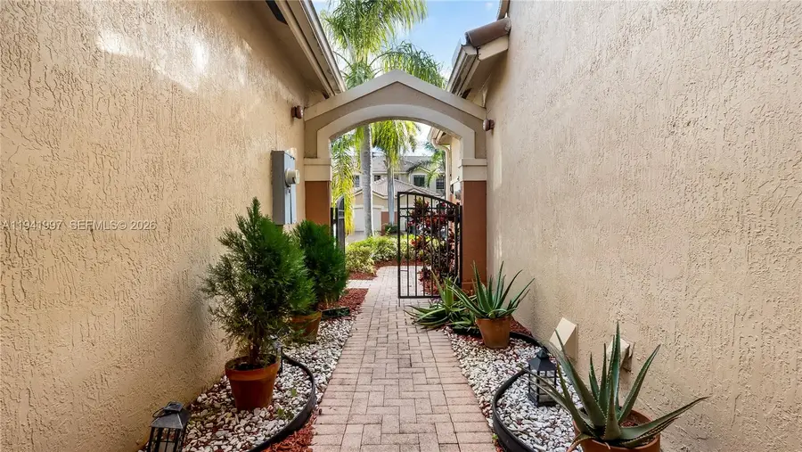 3889 Tree Top Dr #3889, Weston, FL 33332 - Image #2