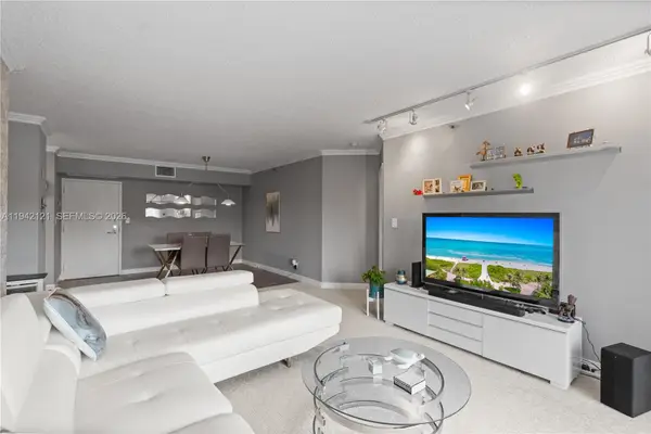 3600 Mystic Pointe Dr #309, Aventura, FL 33180