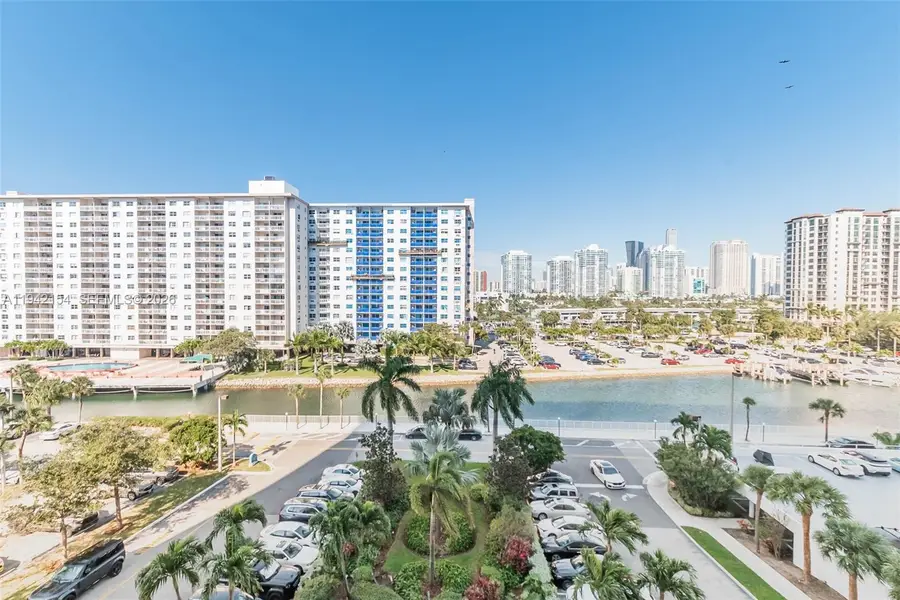 500 Bayview Dr #617, Sunny Isles Beach, FL 33160 - Image #2