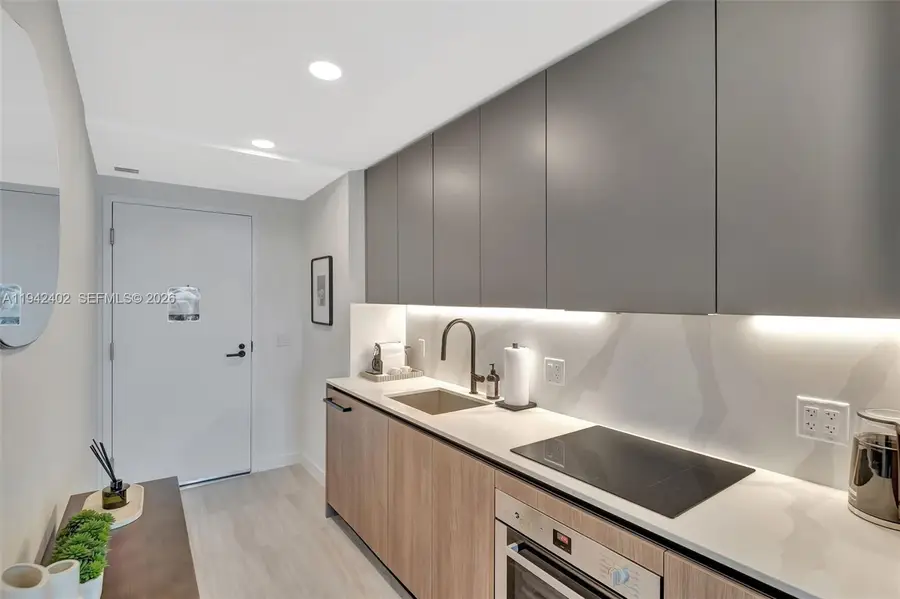 580 72nd Street #808, Miami Beach, FL 33141 - Image #2