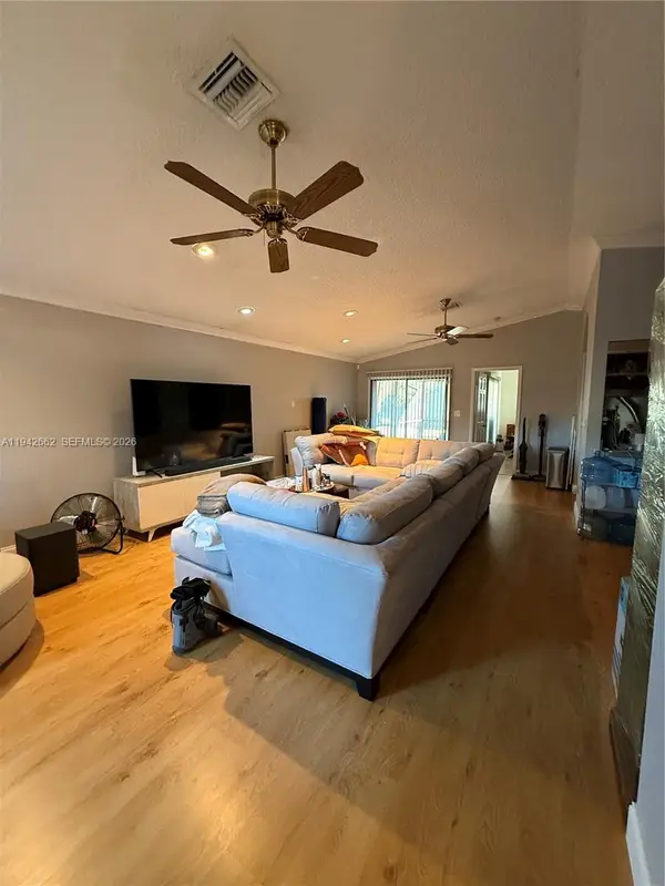 6190 Pine Tree Ln, Tamarac, FL 33319