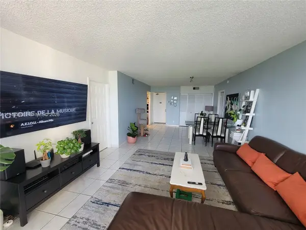 20301 W Country Club Dr #1124, Aventura, FL 33180