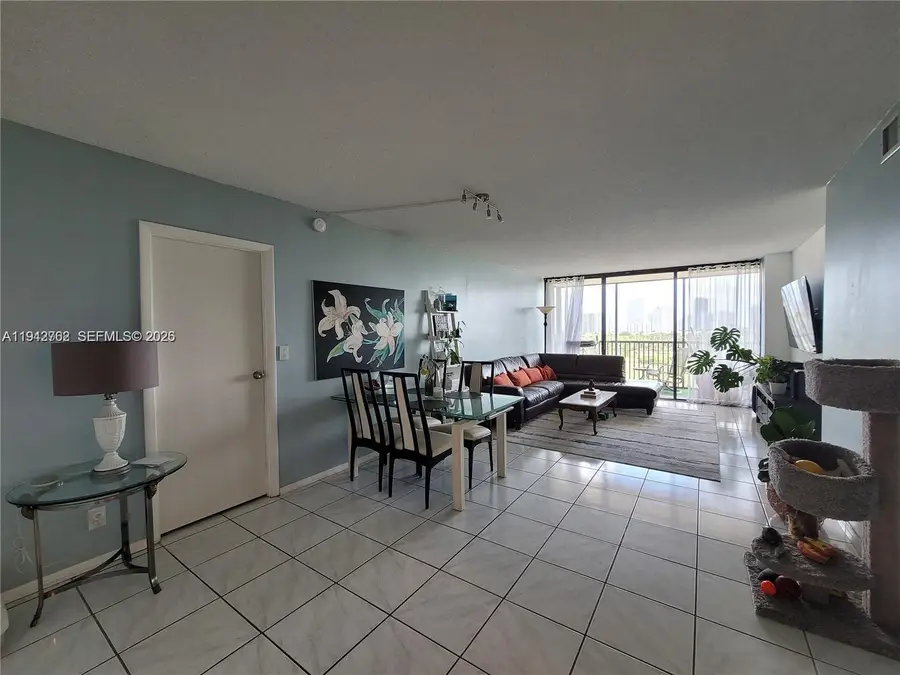 20301 W Country Club Dr #1124, Aventura, FL 33180 - Image #2