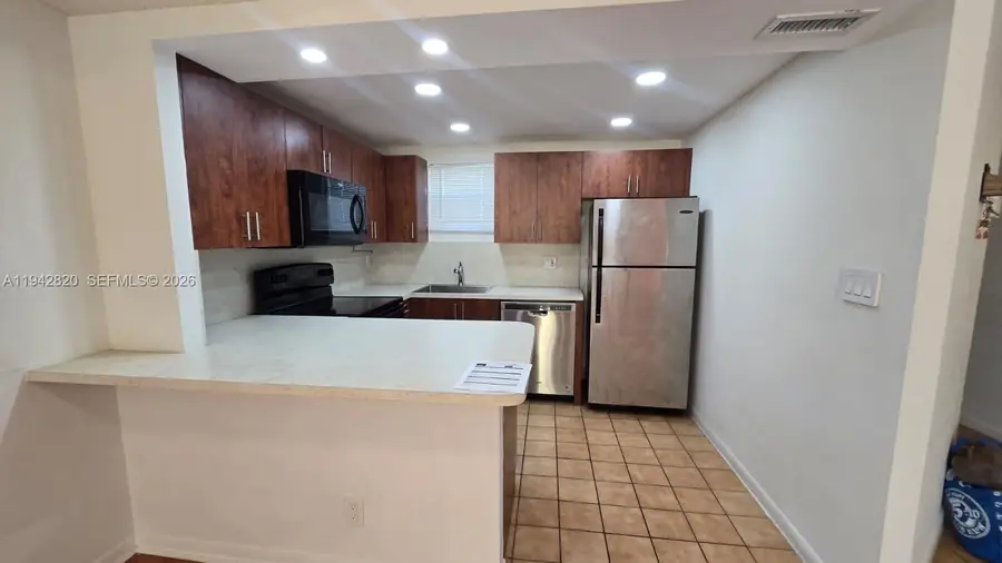 8290 Lake Dr #508, Doral, FL 33166 - Image #3