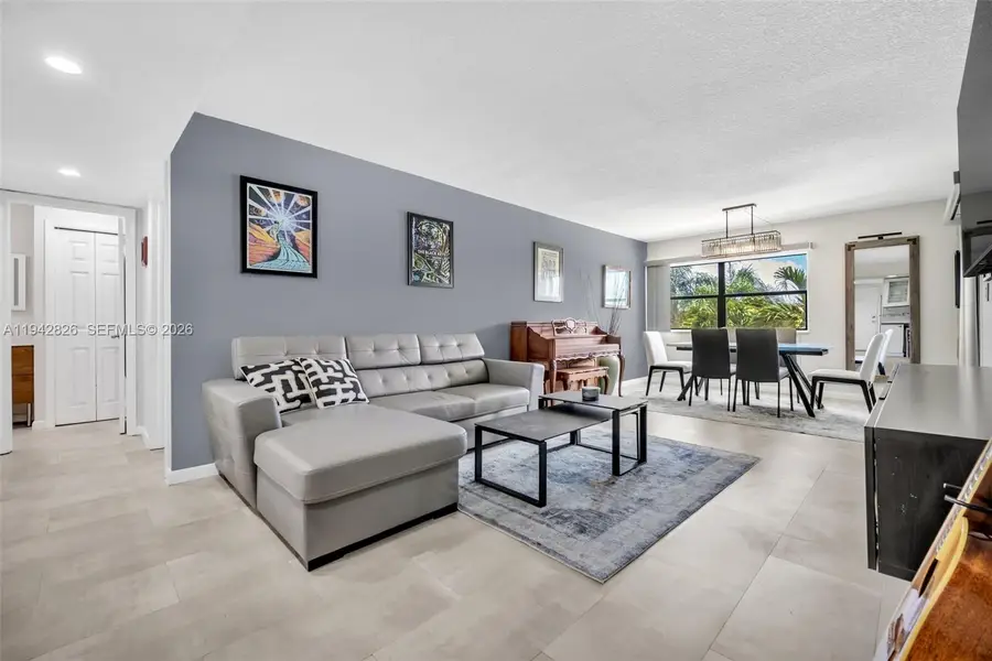 220 Lakeview Dr #308, Weston, FL 33326 - Image #2