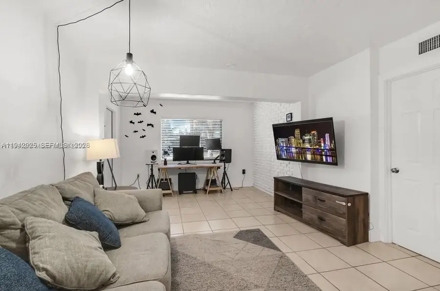 5844 Garfield St, Hollywood, FL 33021 - Image #3