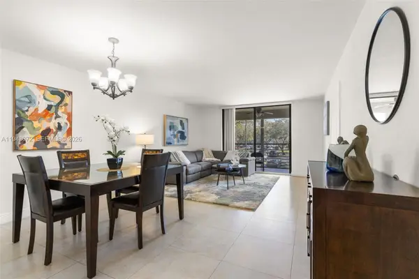 1000 Colony Point Cir #220, Pembroke Pines, FL 33026