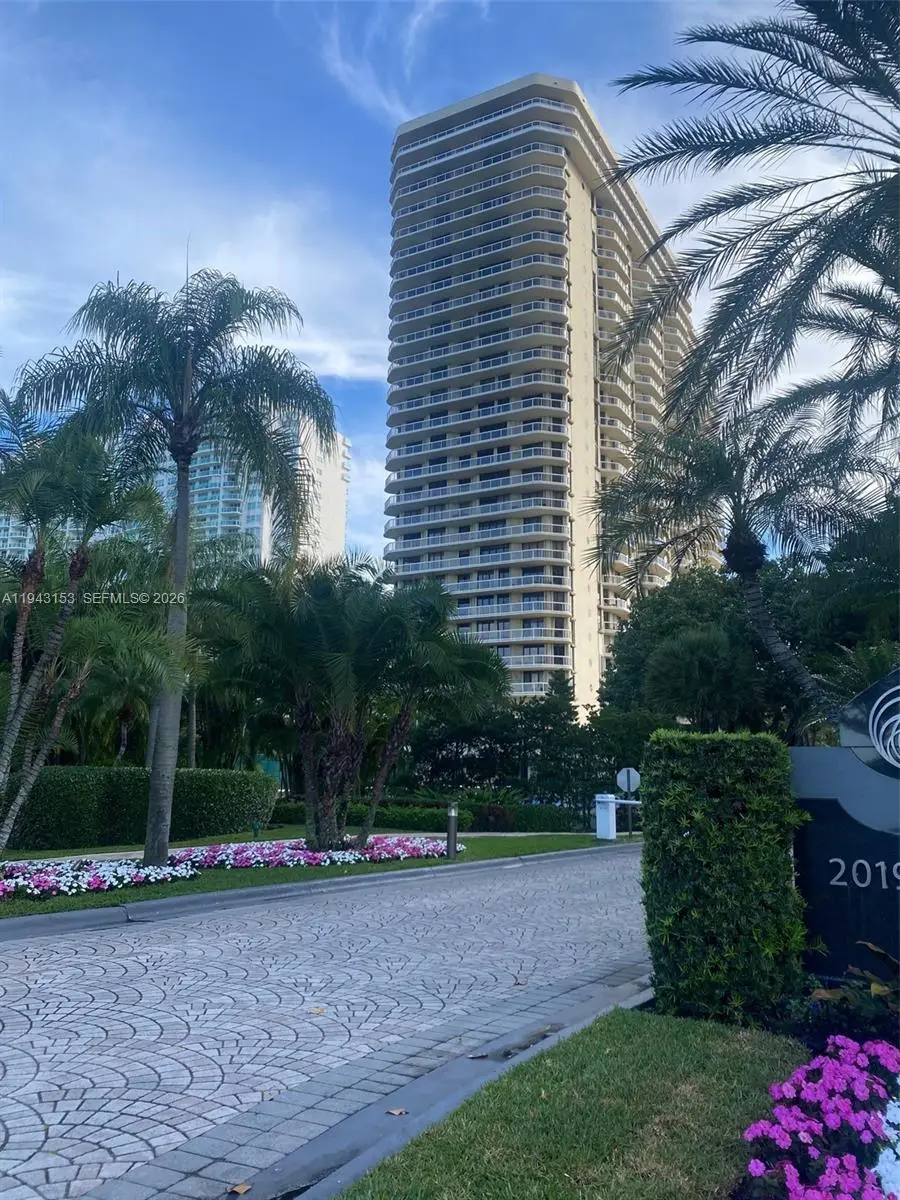 20191 E Country Club Dr #911, Aventura, FL 33180 - Image #2