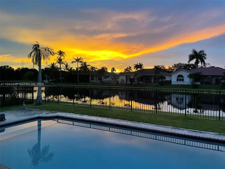 2763 Oakbrook Dr, Weston, FL 33332 - Image #2