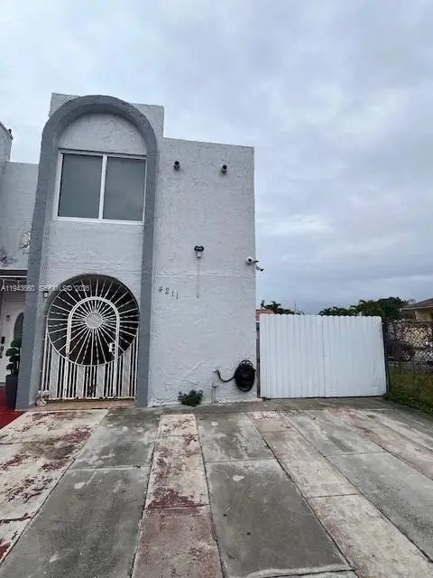 4211 W 10th Ln, Hialeah, FL 33012