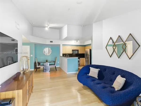 6861 SW 44th St #304, Miami, FL 33155