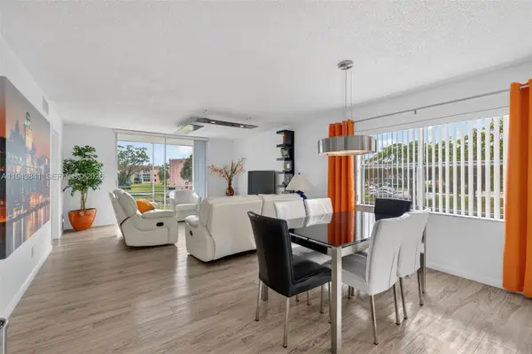 9481 Sunrise Lakes Blvd #210, Sunrise, FL 33322