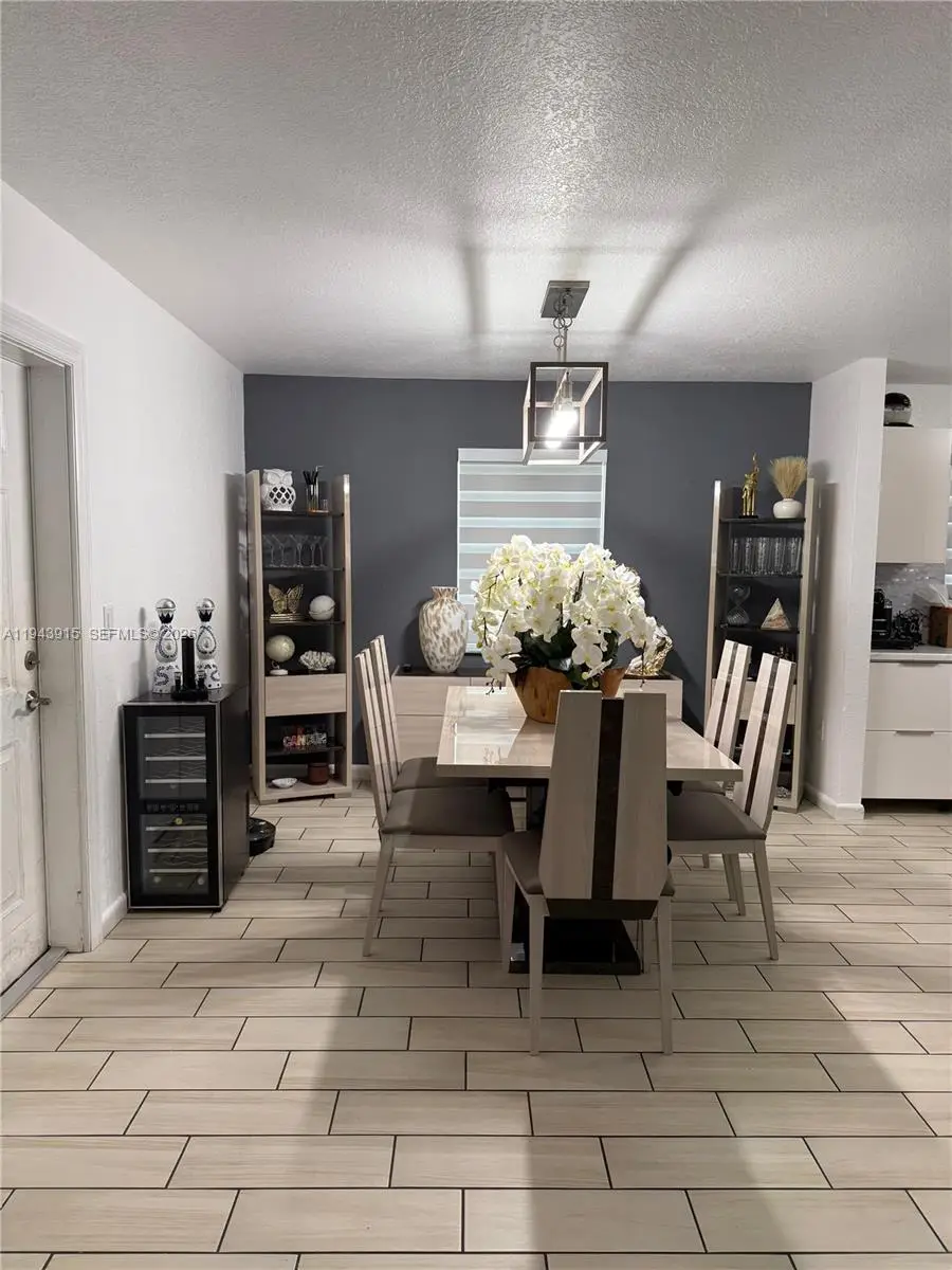 2762 NW 9th Ct, Fort Lauderdale, FL 33311 - Image #2