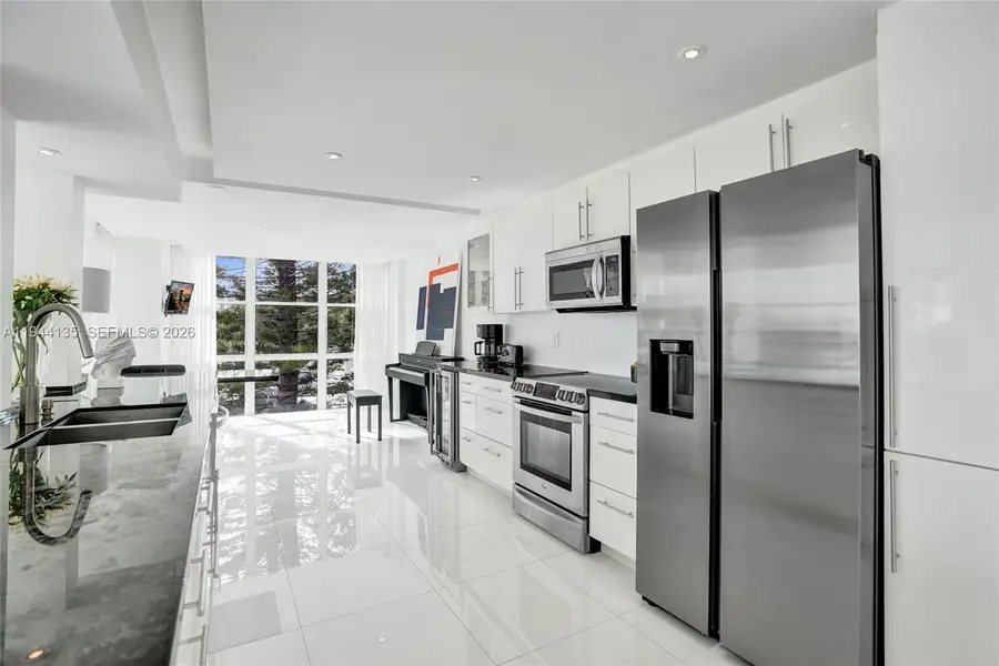 1000 Parkview Dr #330, Hallandale Beach, FL 33009 - Image #2