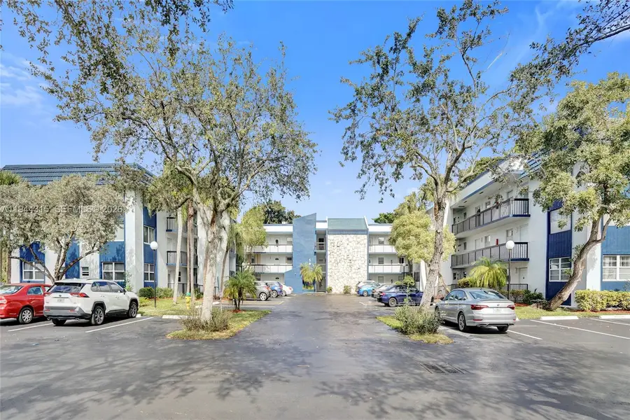 3180 Holiday Springs Blvd #5-109, Margate, FL 33063 - Image #3