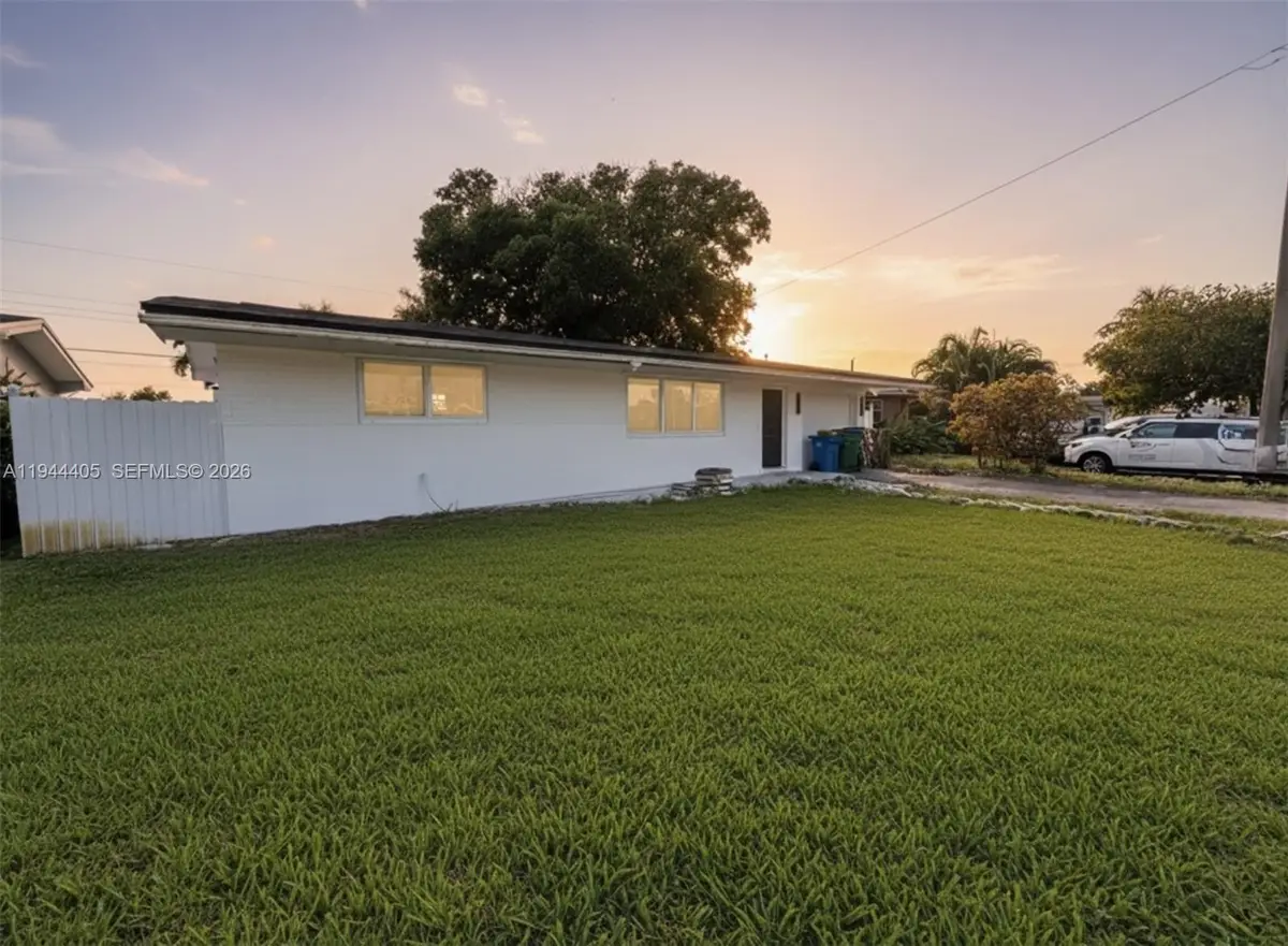 8600 Taft St, Pembroke Pines, FL 33024 - Image #1