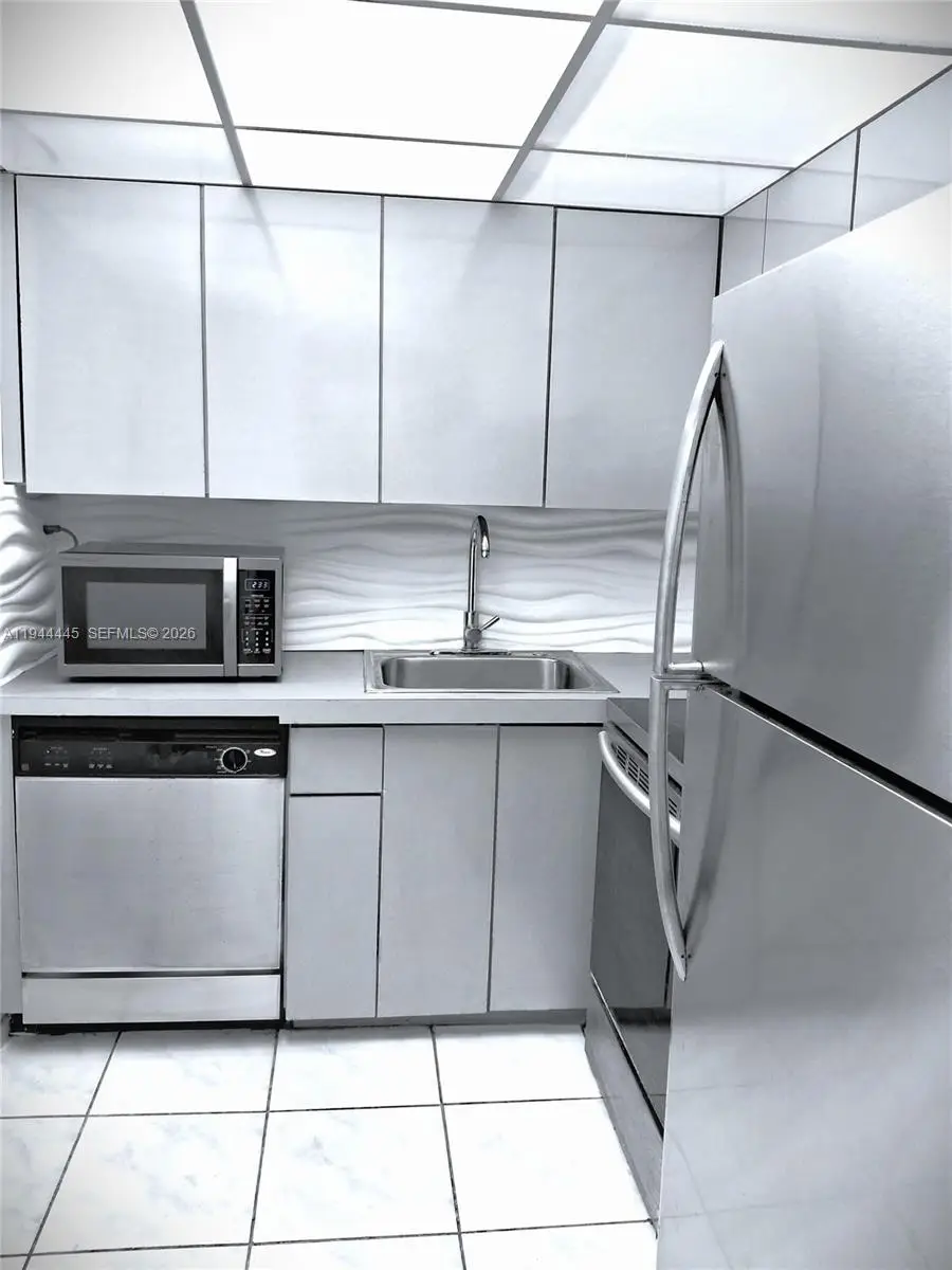 17570 Atlantic Blvd #104, Sunny Isles Beach, FL 33160 - Image #3