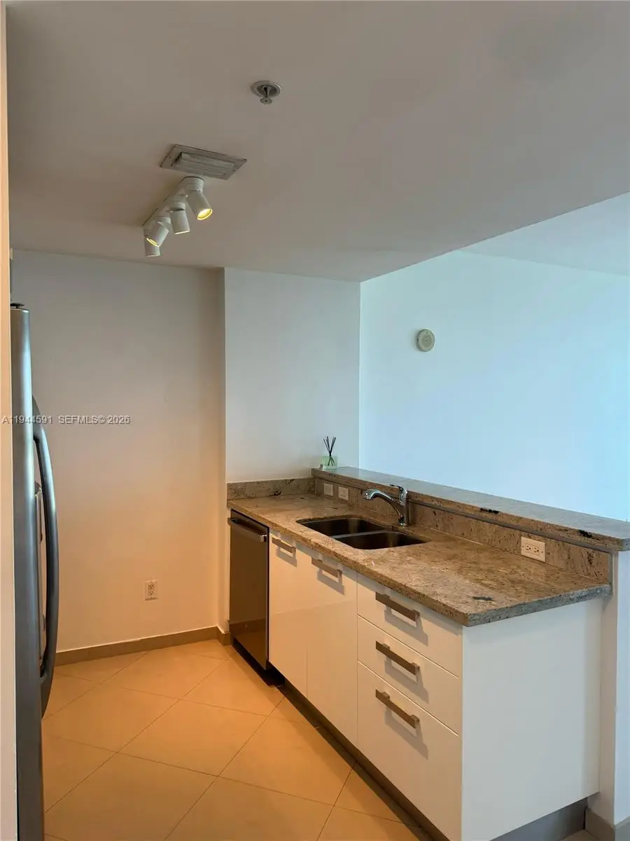 601 NE 36th St #1205, Miami, FL 33137 - Image #2