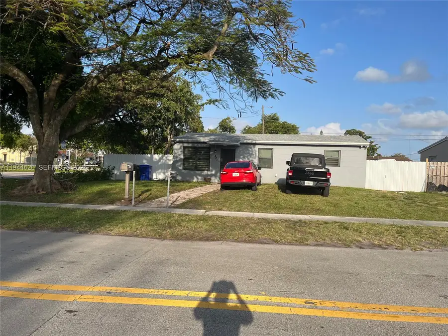 841 N 69th Ave, Hollywood, FL 33024 - #2