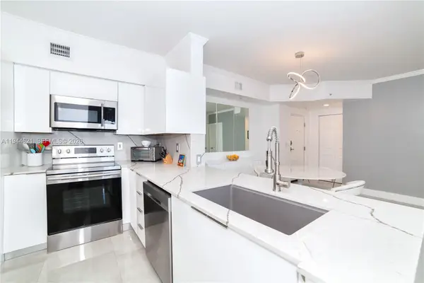 17150 N Bay #2905, Sunny Isles Beach, FL 33160