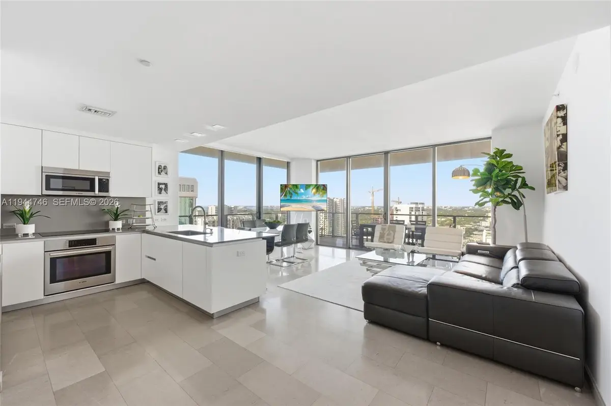 88 SW 7th St #2302, Miami, FL 33130 - Image #1