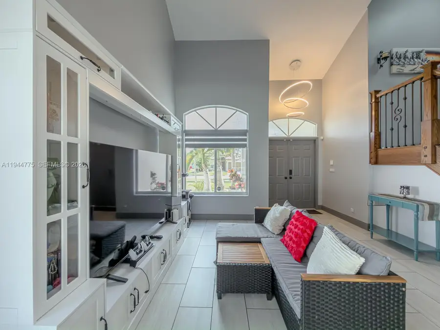 940 SW 177th Way, Pembroke Pines, FL 33029 - Image #3