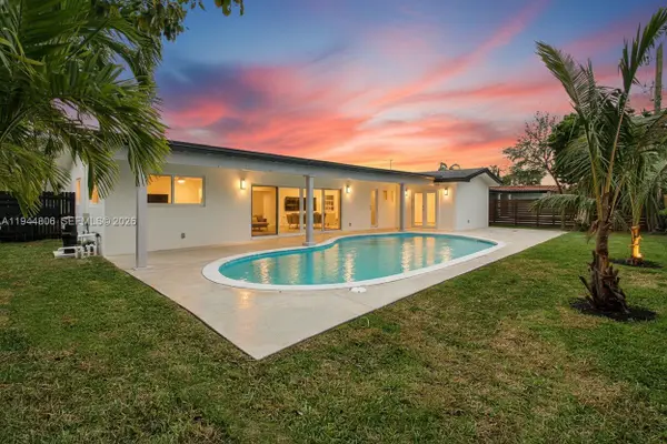 4940 SW 87th Ct, Miami, FL 33165