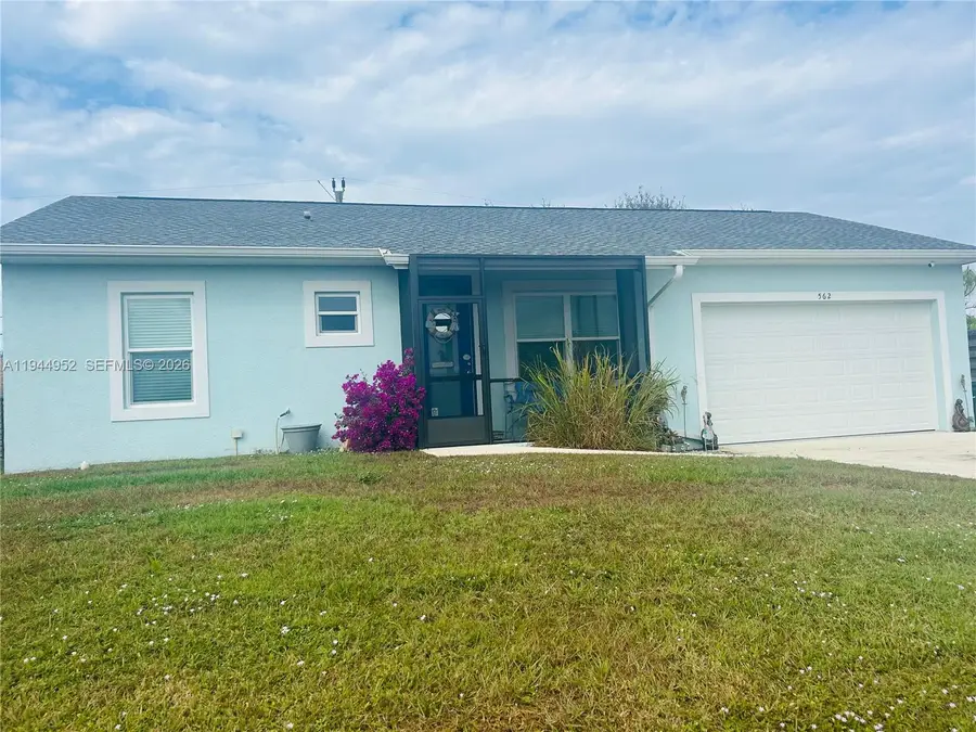 562 Flamingo Rd, Venice, FL 34293 - Image #2