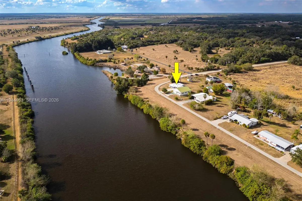 1053 SW Lock Ln, Moore Haven, FL 33471 - Image #1