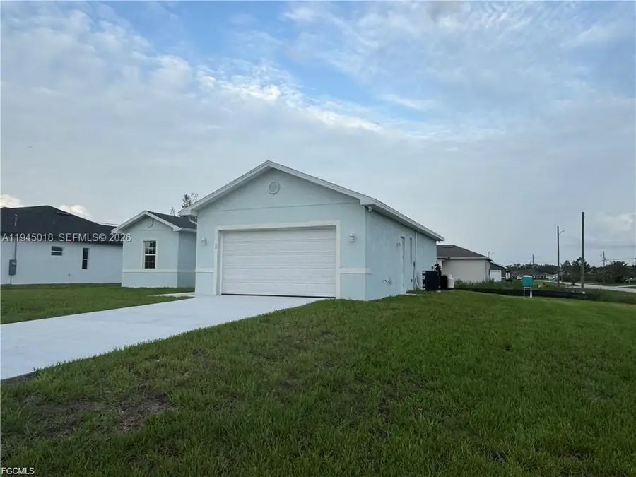 426 Mercedes Ct, Lehigh Acres, FL 33972 - Image #3