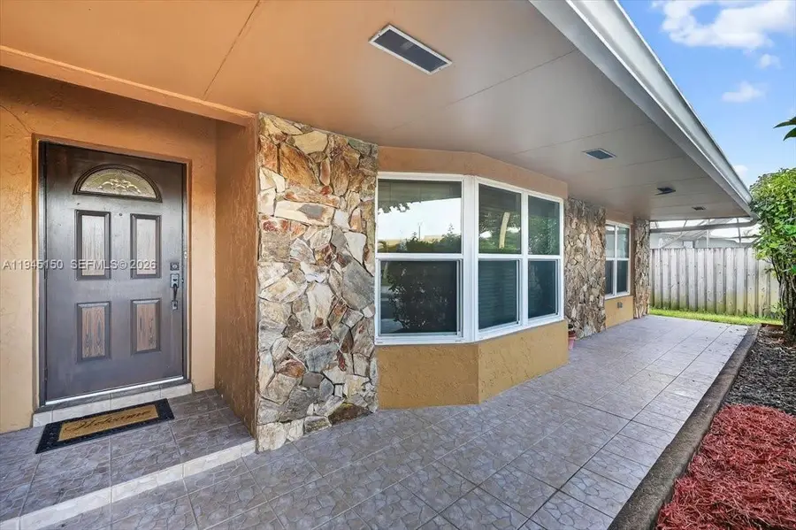 1621 Nw 110 Ter, Pembroke Pines, FL 33026 - Image #2