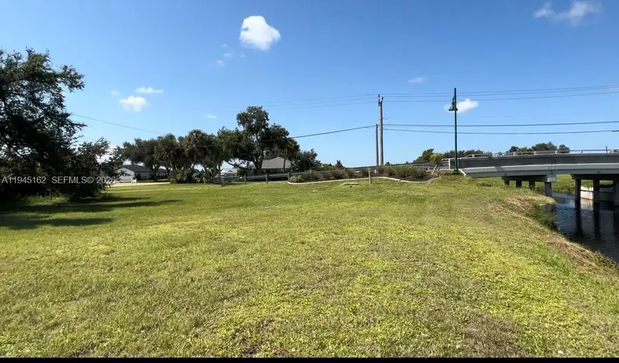 401 Rotonda Cr, Rotonda, FL 33947 - Image #2