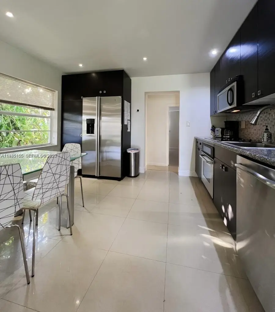 2539 Thomas St, Hollywood, FL 33020 - Image #2