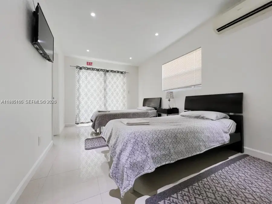 2539 Thomas St, Hollywood, FL 33020 - Image #3